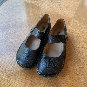Alegria PAL-531 Paloma Black Embossed Rose Flat 39